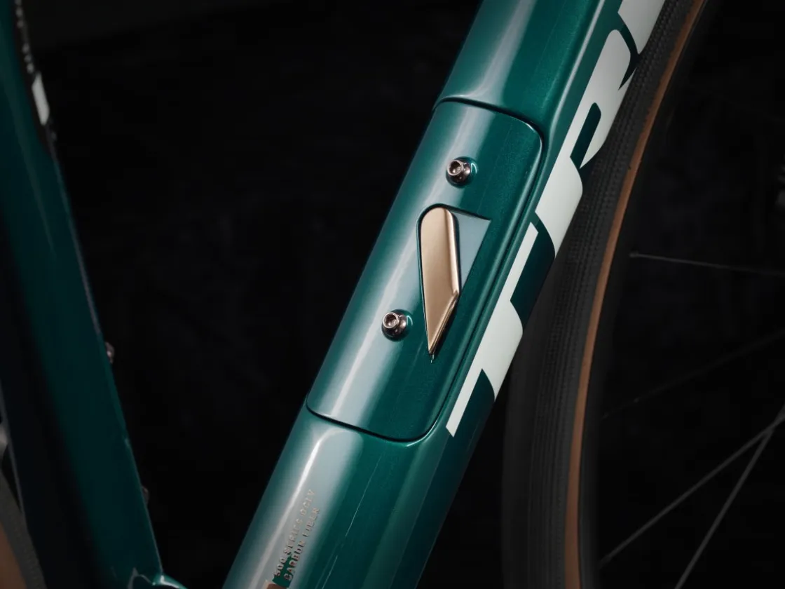 Trek Bikes Domane SL 5 Gen 4 Hot