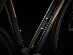 Trek Bikes Domane SLR 9 Gen 4 Outlet