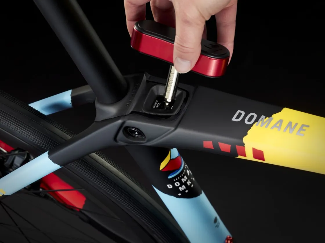 Trek Bikes Domane SLR 9 Gen 4 Outlet