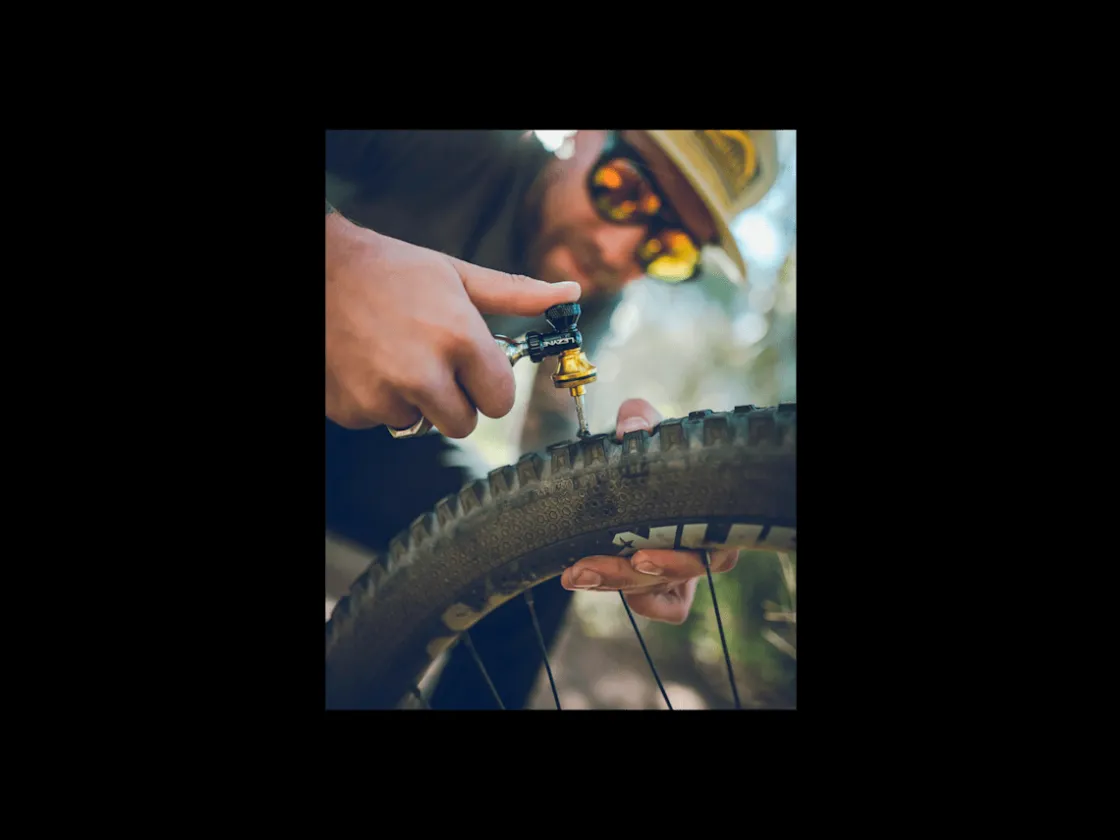 Trek Bikes Lezyne Tubeless CO₂ Blaster Inflator/Repair Kit Black/Gold Outlet